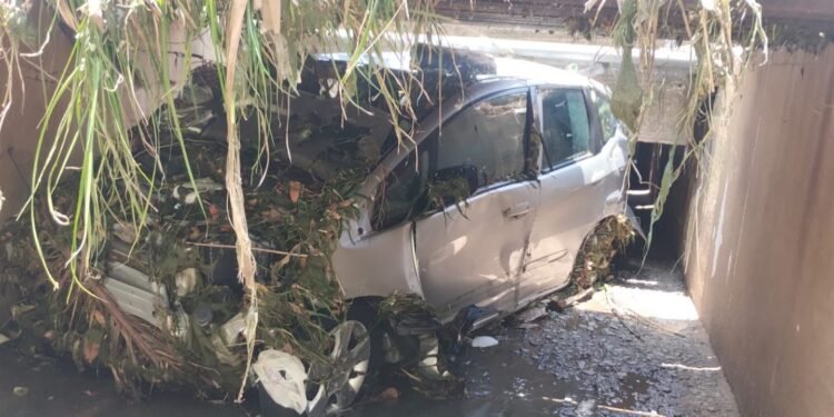 ROMU de Americana localiza veículo em linha férrea caído em um córrego na Brasil