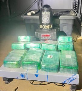 GCM encontra van roubada com drogas