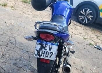 Motocicleta com placa adulterada com fita adesiva é flagrada durante patrulhamento da GCM em Santa Bárbara d’Oeste