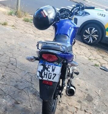 Motocicleta com placa adulterada com fita adesiva é flagrada durante patrulhamento da GCM em Santa Bárbara d’Oeste
