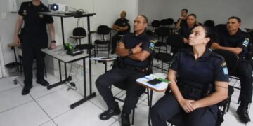 Curso de prevenção à violência nas escolas é ministrado à GCM de Guarujá