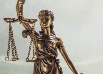 Mulher é condenada por aplicar golpe financeiro contra a própria mãe