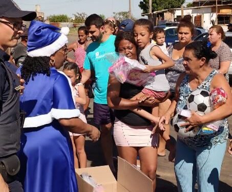 GCM de Santa Bárbara d’Oeste distribui mais de 700 brinquedos no Natal Solidário