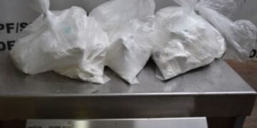 Passageiras são presas com cocaína que seria levada à Paris