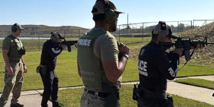 Instrutor da GCM recebe certificado internacional de treinamento tático