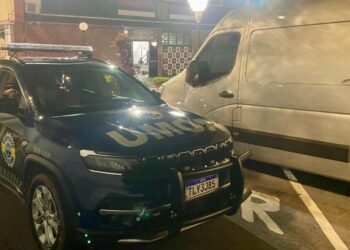 GCM apreende van roubada lotada de drogas