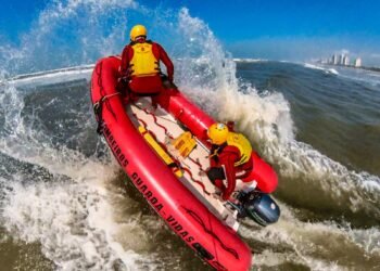 Corpo de Bombeiros salva mais de 1,1 mil pessoas durante Operação Verão Integrada no litoral paulista