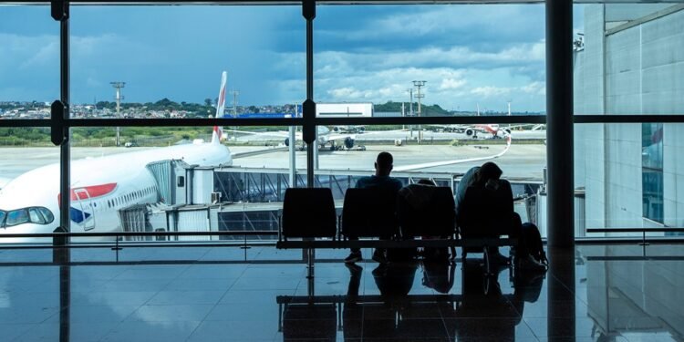 Justiça mantém indenização a mulher com deficiência impedida de usar cadeira de rodas em aeroporto