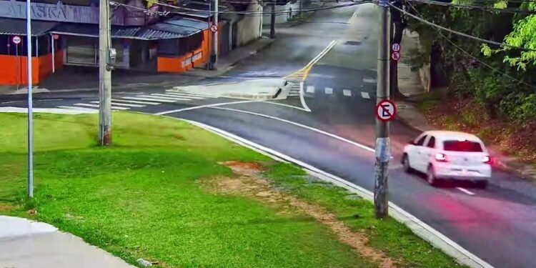 Com apoio do CSI de São José dos Campos, GCM recupera carro furtado em Jacareí