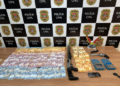 tráfico de drogas em Piracicaba #PraCegoVer: imagem mostra armas de fogo, munições e dinheiro em espécie apreendidos pela Polícia Civil durante operação em residência no bairro Nova Piracicaba.