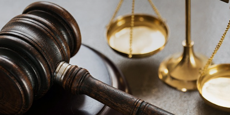 operação Mágicos de Oz contra corrupção e fraude tributária em Osasco #PraCegoVer: imagem mostra uma balança da justiça e um martelo de juiz.