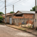 homem condenado a 60 anos por matar menina em Campinas após crime brutal #PraCegoVer Rua residencial simples com casas e terreno em construção ao fundo