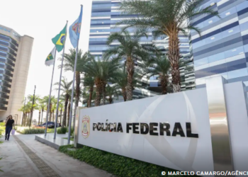 Afastamento de desembargador do TJMG pelo CNJ após ação da Polícia Federal #PraCegoVer Fachada de prédio da Polícia Federal como imagem ilustrativa, demonstrando um escrito grande POLÍCIA DEFERAL e o predio logo atrás.