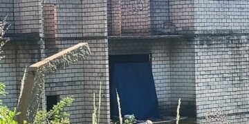 reforço no policiamento nos prédios abandonados do Parque Olaria #PraCegoVer conjunto de prédios abandonados com sinais de deterioração em área urbana