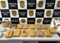 operação salerno apreende 15 quilos de maconha em sumaré #PraCegoVer: tijolos de maconha embalados sobre superfície após apreensão policial