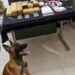 dise prende traficante com mais de 10 kg de drogas em votuporanga durante ação contra tráfico #PraCegoVer: imagem mostra mesa com grande quantidade de drogas apreendidas, incluindo tijolos e porções, além de balanças de precisão e materiais para embalo; ao fundo há painel da Polícia Civil e uma placa da DISE Votuporanga, enquanto um cão policial está sentado à frente da mesa
