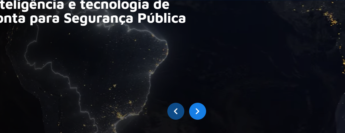 Mapa do Brasil #PraCegoVer com iluminação noturna representando tecnologia avançada e integração de dados na segurança pública com a Muralha Digital Sentry
