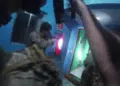 **Text Alt:** dupla investigada por roubo em Piracicaba é presa pela DEIC #PraCegoVer: policiais civis armados realizam entrada tática em imóvel durante operação de captura na cidade de São Paulo
