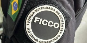 FICCO prende suspeito de integrar facção criminosa em São Bernardo do Campo #PraCegoVer: equipes policiais participam de operação integrada que resultou na prisão de foragido da Justiça em São Paulo.
