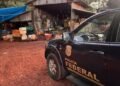 operação De Lunes a Lunes contra trabalho escravo no Paraná #PraCegoVer: agentes da Polícia Federal durante ação de fiscalização em imóvel onde famílias estrangeiras foram resgatadas em condições degradantes no Paraná.