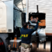 PRF apreende mais de 1 tonelada de maconha e prende homens do interior de SP #PraCegoVer: policiais rodoviários federais fiscalizam caminhão onde foram encontrados fardos de maconha escondidos em carga de ração.