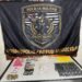 Polícia Militar apreende drogas na Rua Valter Dester #PraCegoVer imagem mostra drogas apreendidas e dinheiro sobre uma superfície após ocorrência policial em Cosmópolis