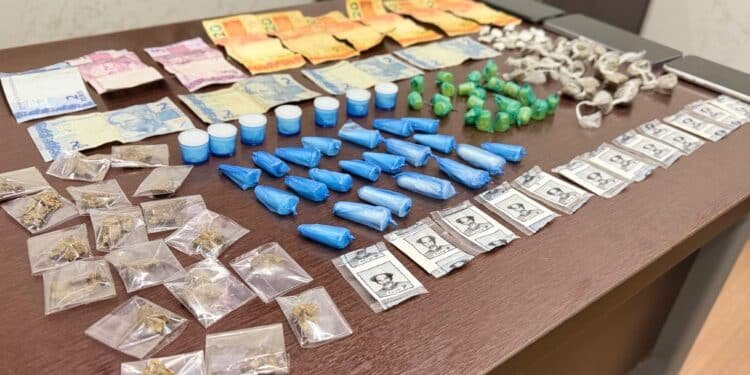 GAMA detém homem e adolescente por tráfico de drogas no Vida Nova
