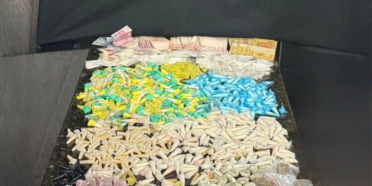 ROMU apreende adolescentes por tráfico de drogas em Guarulhos