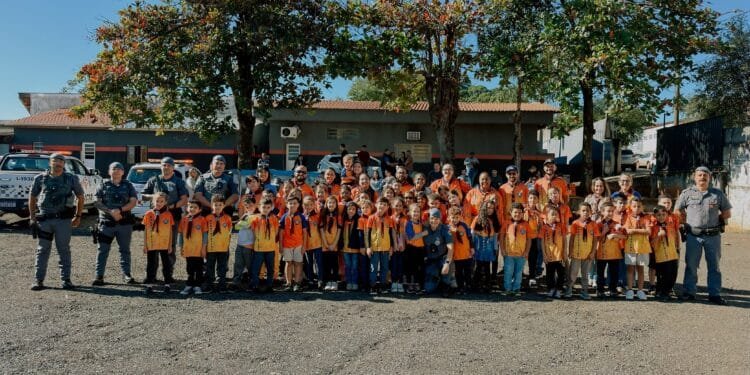 Polícia Militar recebe Grupo Aventureiros da Igreja Adventista em visita educativa na base de Cosmópolis
