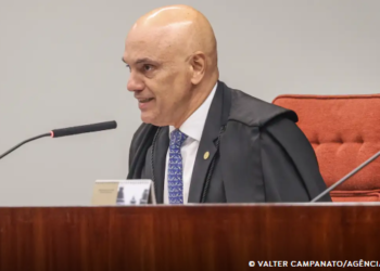 Justiça dos EUA aceita atuação da AGU em processo contra Alexandre de Moraes #PraCegoVer: imagem ilustrativa mostra símbolos da Justiça brasileira e norte-americana representando disputa judicial internacional.