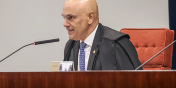 Justiça dos EUA aceita atuação da AGU em processo contra Alexandre de Moraes #PraCegoVer: imagem ilustrativa mostra símbolos da Justiça brasileira e norte-americana representando disputa judicial internacional.