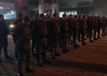 Operação Covo de Arenque contra lideranças do PCC em Ribeirão Preto #PraCegoVer: equipes especializadas do Ministério Público e da Polícia Militar participam de ação para cumprimento de mandados contra integrantes de organização criminosa.