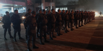 Operação Covo de Arenque contra lideranças do PCC em Ribeirão Preto #PraCegoVer: equipes especializadas do Ministério Público e da Polícia Militar participam de ação para cumprimento de mandados contra integrantes de organização criminosa.