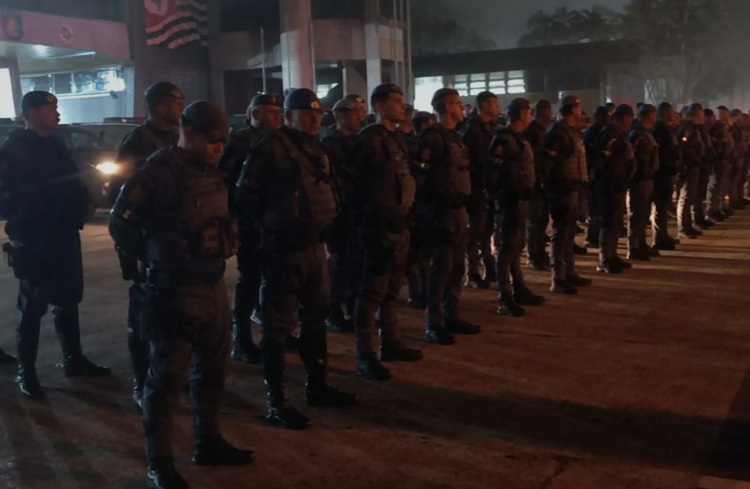 Operação Covo de Arenque contra lideranças do PCC em Ribeirão Preto #PraCegoVer: equipes especializadas do Ministério Público e da Polícia Militar participam de ação para cumprimento de mandados contra integrantes de organização criminosa.