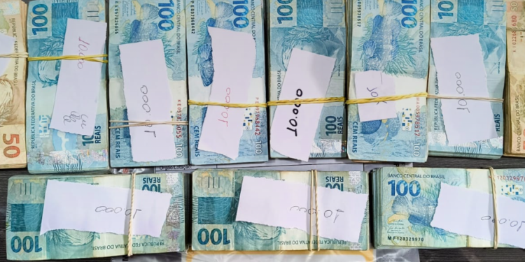 Operação Backdoor contra vazamento de dados para o PCC #PraCegoVer: agentes especializados participam de operação que investiga invasão de sistemas judiciais e repasse de informações sigilosas para organização criminosa.