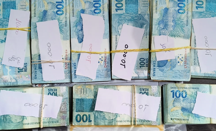 Operação Backdoor contra vazamento de dados para o PCC #PraCegoVer: agentes especializados participam de operação que investiga invasão de sistemas judiciais e repasse de informações sigilosas para organização criminosa.