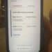 golpes com Pix por aproximação #PraCegoVer imagem mostra uma pessoa segurando um celular próximo de uma maquininha de cartão, representando pagamento digital e alerta de segurança contra furtos e uso indevido de carteira digital