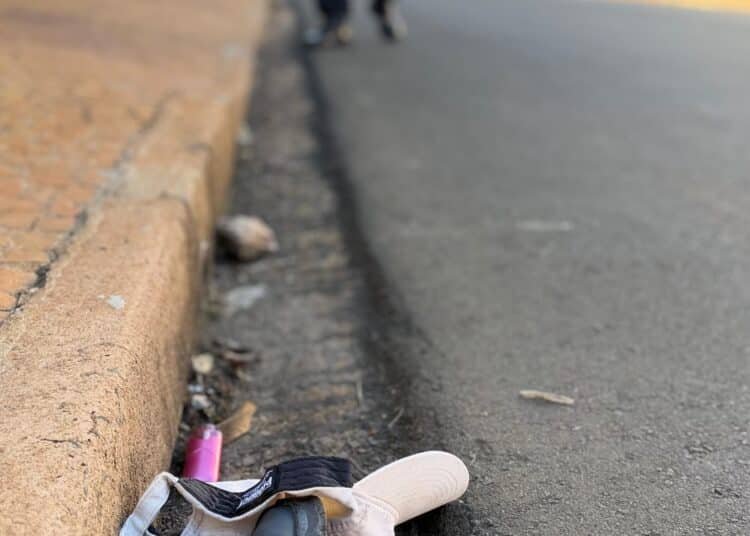 homem é morto a tiros no Jardim Belvedere #PraCegoVer viatura da Guarda Municipal preserva área de ocorrência policial em rua de bairro residencial durante investigação de homicídio