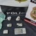DISE prende casal por tráfico de drogas em Votuporanga #PraCegoVer imagem mostra drogas e balança digital apreendidas pela Polícia Civil durante ação da DISE no Jardim Botura
