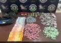 Apoio Tático apreende adolescente com 310 porções de drogas — #PraCegoVer: porções de maconha, cocaína e crack, dinheiro e celular apreendidos pela Guarda Civil Municipal.