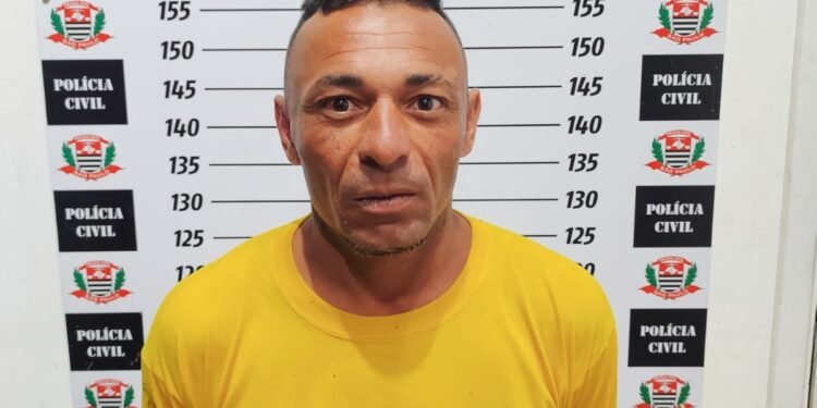 PM prende homem por quatro tentativas de homicídio em Americana - #PraCegoVer viatura da Polícia Militar em atendimento a ocorrência policial em área urbana