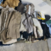 GAMA apreende roupas avaliadas em R$ 18,4 mil — #PraCegoVer: imagem mostra peças de roupas apreendidas pela Guarda Municipal durante ocorrência em Americana.
