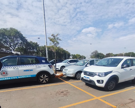 GAMA localiza veículo com queixa de furto — #PraCegoVer: imagem mostra o Fiat Mobi localizado pela Guarda Municipal após alerta emitido pelo sistema Muralha Digital.