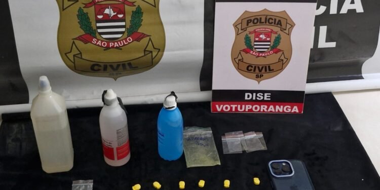 DISE prende investigado por tráfico de drogas sintéticas — #PraCegoVer: imagem relacionada à ação da Polícia Civil que terminou no cumprimento de mandado de prisão preventiva em Votuporanga.