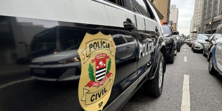 estupro coletivo em Santos. #PraCegoVer adulto preso em ação policial