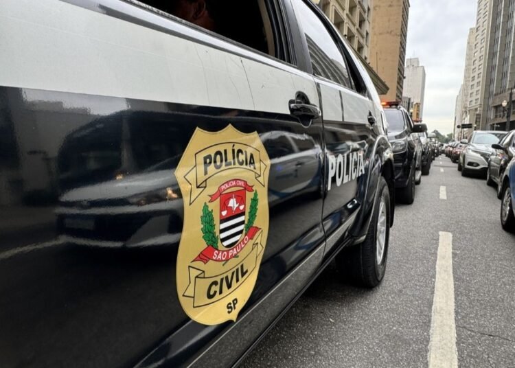 estupro coletivo em Santos. #PraCegoVer adulto preso em ação policial
