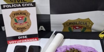 operação Rastreio — #PraCegoVer: Imagem da apreensão de drogas e objetos realizada pela DISE durante ação policial em Votuporanga.