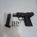Polícia Militar recupera pistola furtada em hotel de Potirendaba - #PraCegoVer: imagem registra a arma apreendida pela Polícia Militar durante a ocorrência.