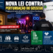 nova lei contra perturbação do sossego — #PraCegoVer: imagem ilustrativa mostra fiscalização de som alto em área urbana de Santa Bárbara d’Oeste, com residência, festa, veículo com equipamento de som e atuação integrada de agentes públicos.