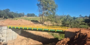 nova ponte do córrego do prata em avencas #PraCegoVer uma ponte moderna em avencas